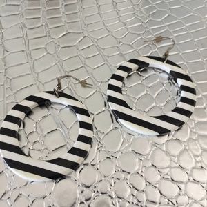 BLACK AND WHITE STRIPE LARGE HOOP EARRINGS GIVES GREAT COSTUME EFFECT TO ATTIRE